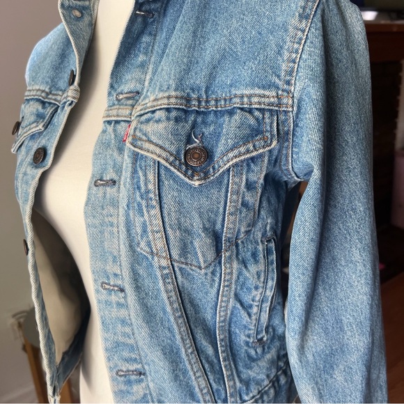 Levi’s Vintage Denim Distressed Trucker Jacket XS Petite Women’s Jean Jacket - Picture 4 of 15